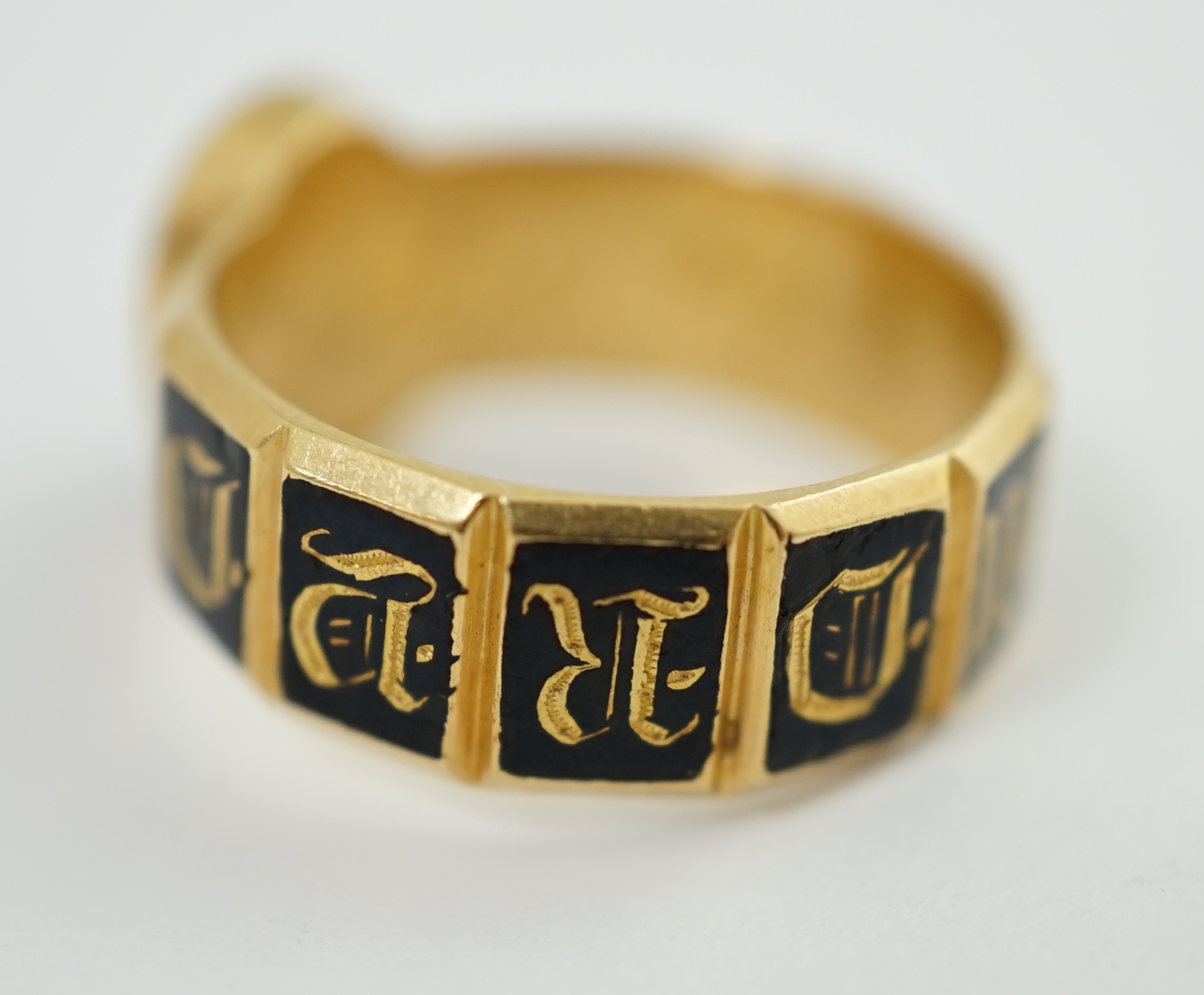 A William IV 18ct gold and enamel memorial ring